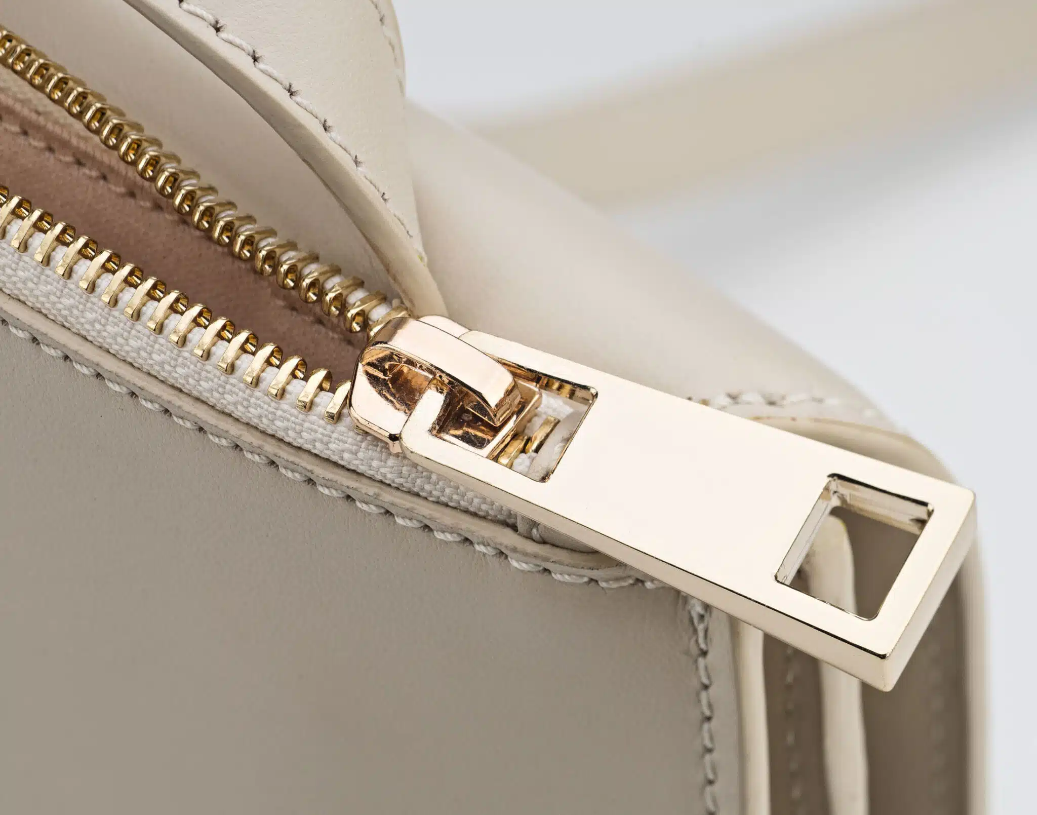 keineschwester-taschen-tragbar-leder-gold-qualitaet_1