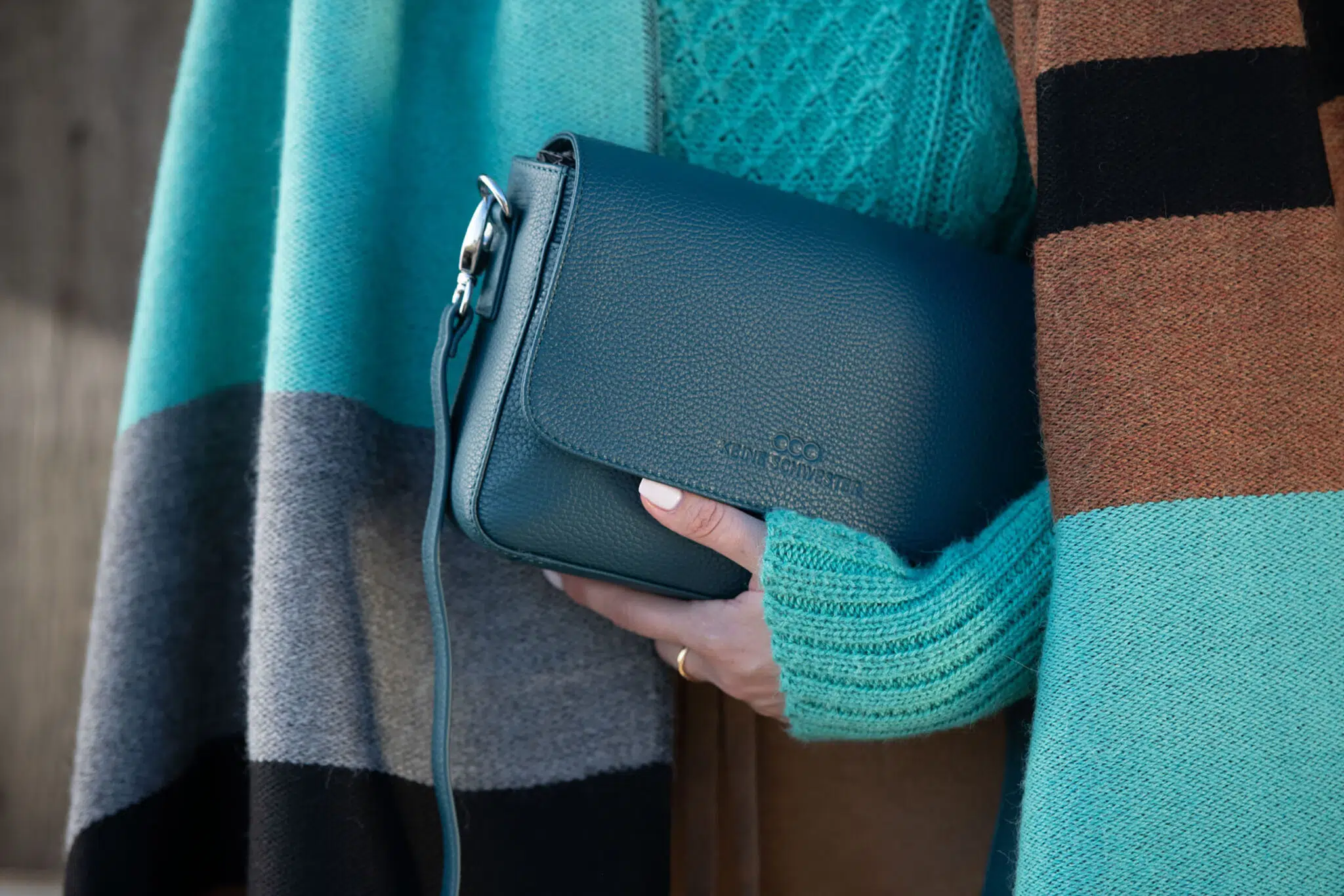 SMILLA-Tragebild-pertol-silber